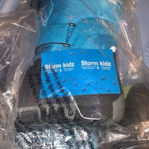 Size 8 toddler snow boots, waterproof, NWT